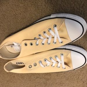 Pale yellow Converse *new*